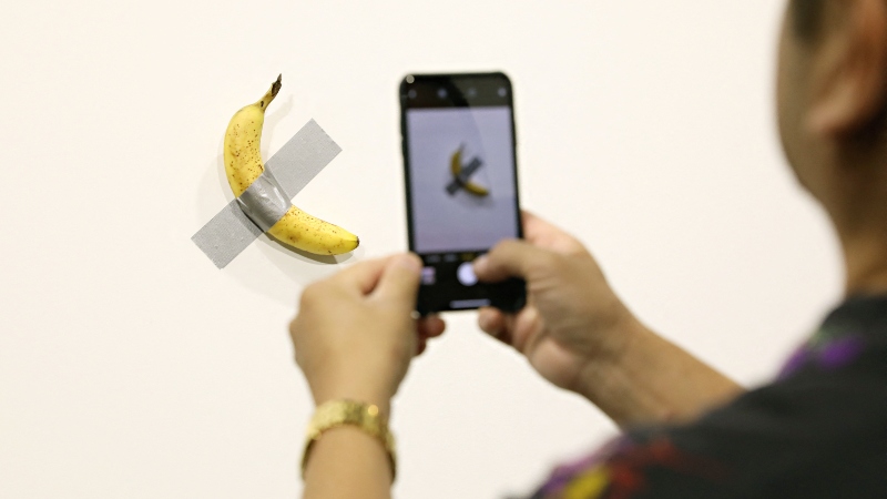Banana en museo de París