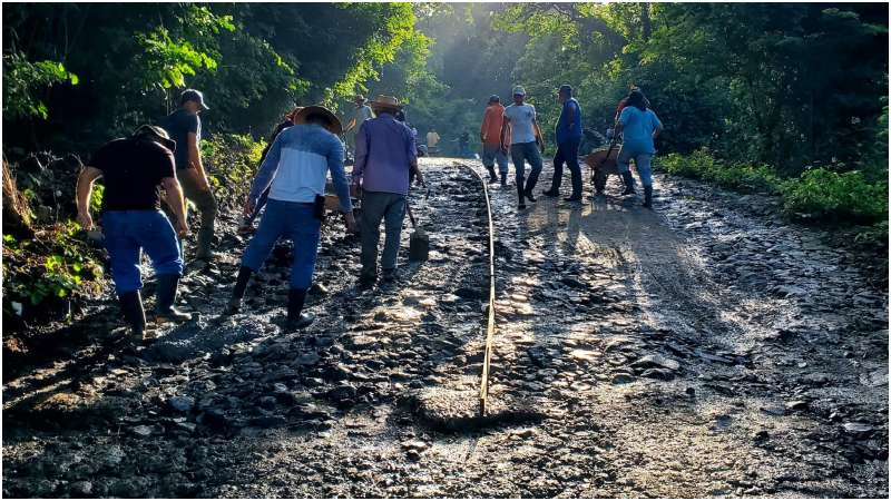 Aún falta completar varios metros de calle. Foto / Cortesía