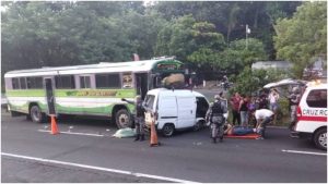 El accidente sucedió sobre la carretera Panamericana, en Cuscatlán. Foto / Cortesía