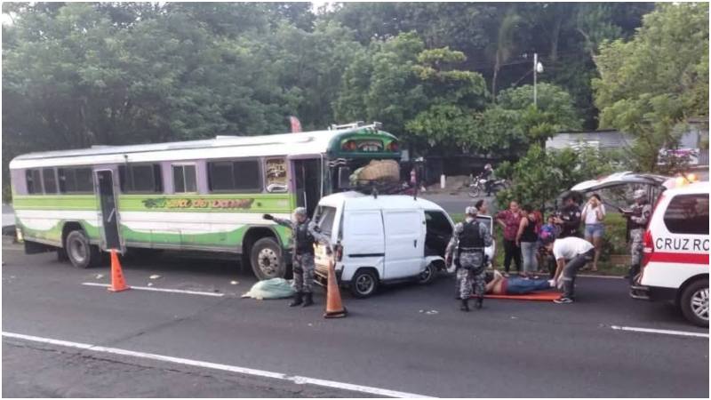 El accidente sucedió sobre la carretera Panamericana, en Cuscatlán. Foto / Cortesía
