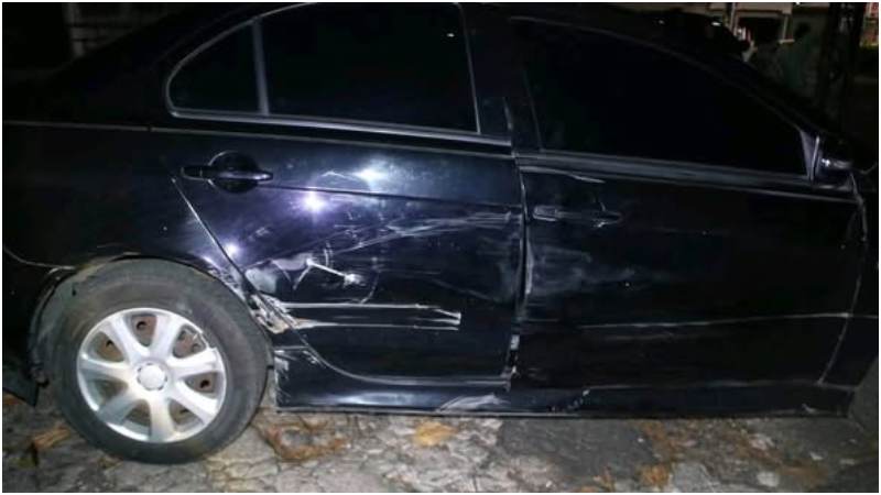 Así fue encontrado el auto tras la persecución. Foto / Cortesía