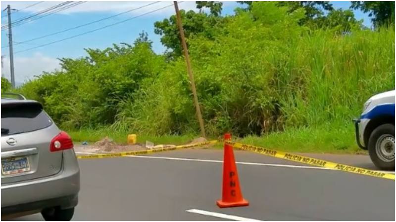 Es tubo estaban colocando los trabajadores. Foto / Cortesía 
