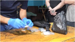 El análisis que se realizó a los ilícitos dio positivo a clorhidrato de cocaína. Foto / Cortesía FGR