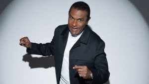 El salsero rinde tributo a las grandes orquestas de los años 50 con este disco que ya está disponible.