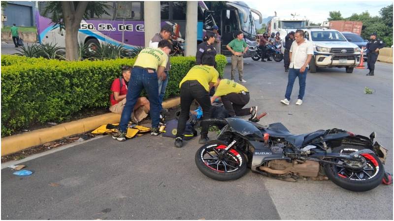Momento en que los motociclistas son atendidos. Foto / Cortesía