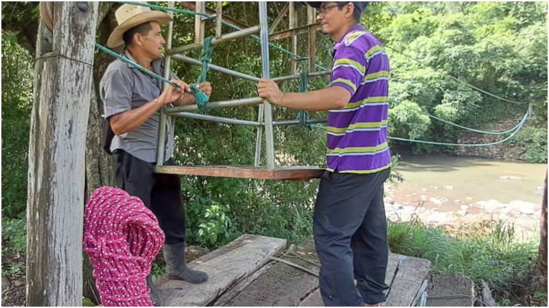 El pasado 26 de junio también entregaron otros lazos. Foto / Alcaldía Municipal de Meanguera