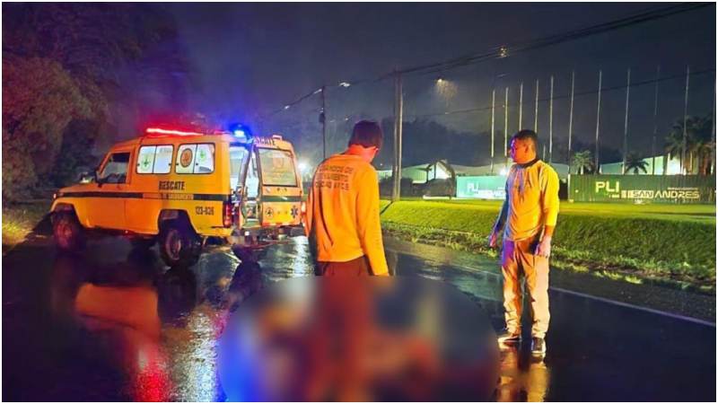A la hora del percance caía una fuerte tormenta. Foto / Cortesía Comandos