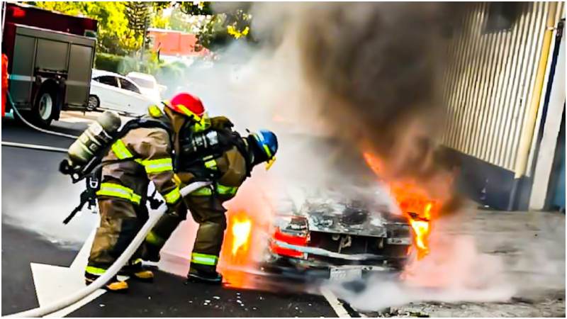 Uno de los casos ocurrió sobre la autopista Norte. Foto / Cortesía Bomberos