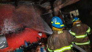 El incendio fue controlado por Bomberos. Causa estaría siendo investigada