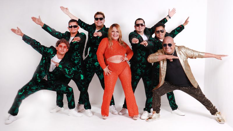La Máquina cuenta ahora en su delantera con Teffy España, cantante con amplia trayectoria e hija del popular Will España, fundador de la agrupación. / 