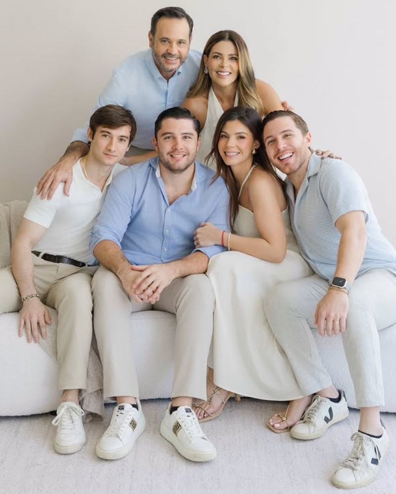 Mónica Casamiquela junto a su hermosa familia.