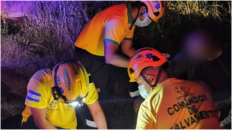 La víctima de 53 años presentaba varios golpes. Foto / Cortesía Comandos 