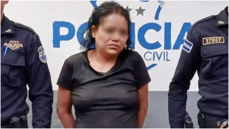 La mujer de 33 años fue detenida por el asesinato. Foto / Cortesía PNC