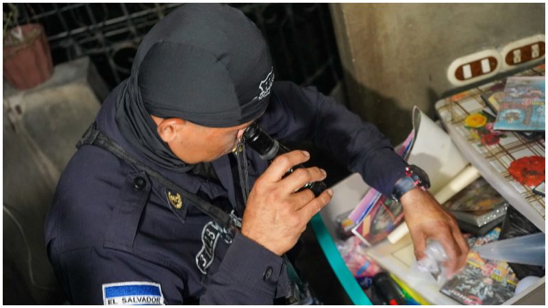 26 allanamientos se realizaron esta madrugada en busca de los sospechosos y de evidencias. Foto / Cortesía FGR