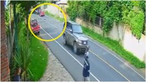 El accidente quedó grabado por cámaras de la zona. Foto / Cortesía