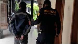 Un sujeto fue detenido señalado de cometer el crimen mientras que otro logró escapar. Foto / Cortesía PNC Guatemala