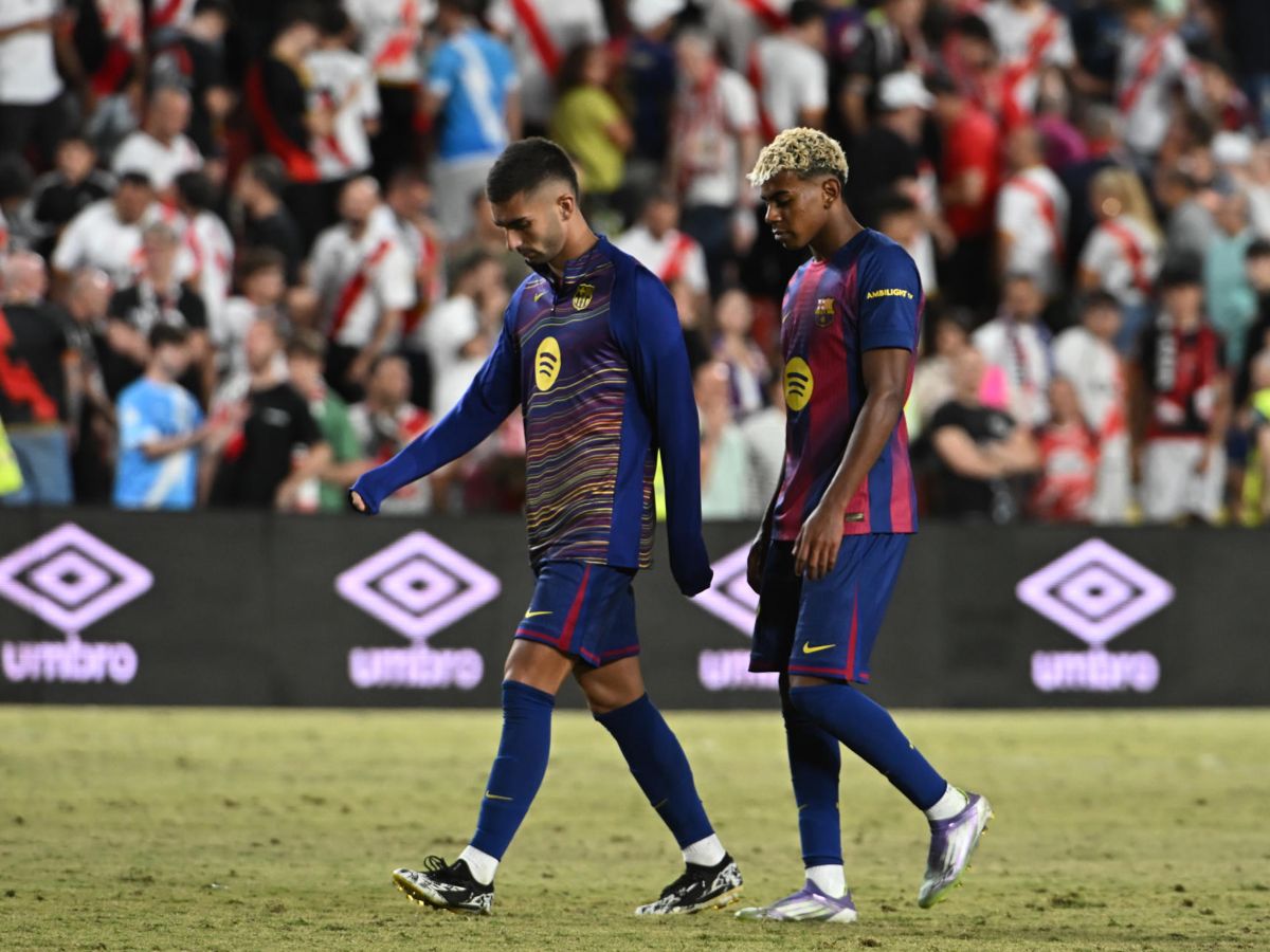 Ferrán Torres (izq.) y Lamine Yamal (der.) Foto / EFE