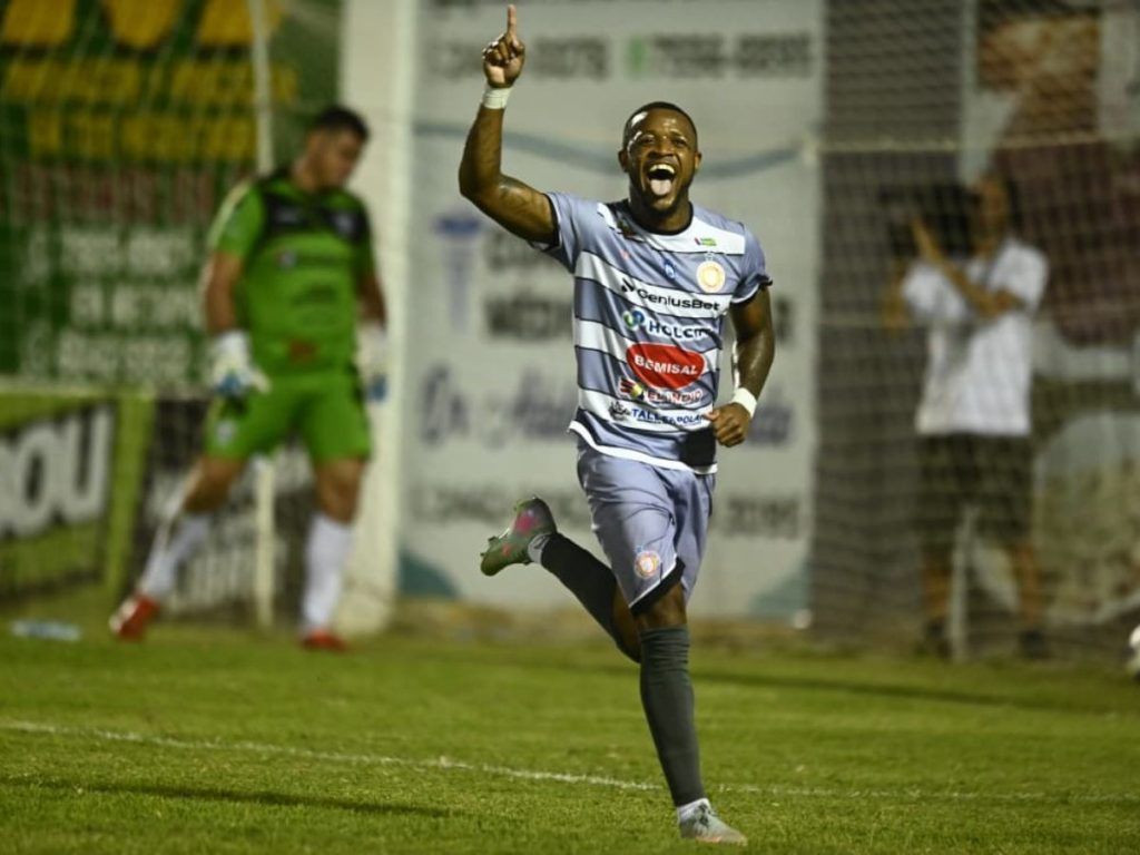 Jomal Williams, de Metapán, celebra gol ante Firpo. Foto / elsalvador.com