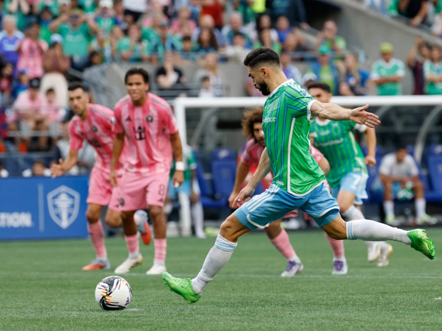 Alex Roldan Seattle Sounders