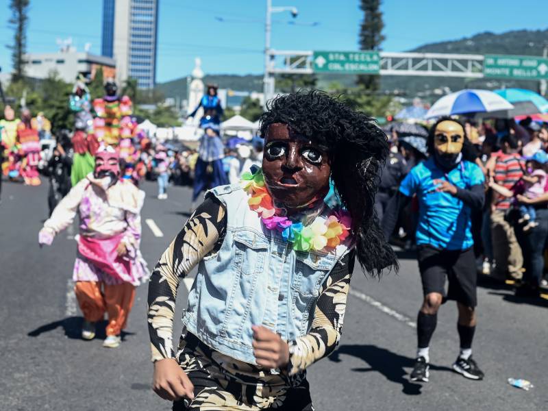 Desfile del Comercio de San Salvador 2025