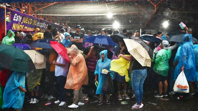 EDC- Campo de la Feria- Fiestas- Ruedas- Familia- Diversión- Lluvia