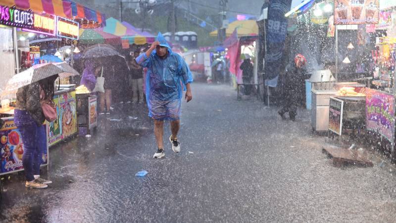 EDC- Campo de la Feria- Fiestas- Ruedas- Familia- Diversión- Lluvia