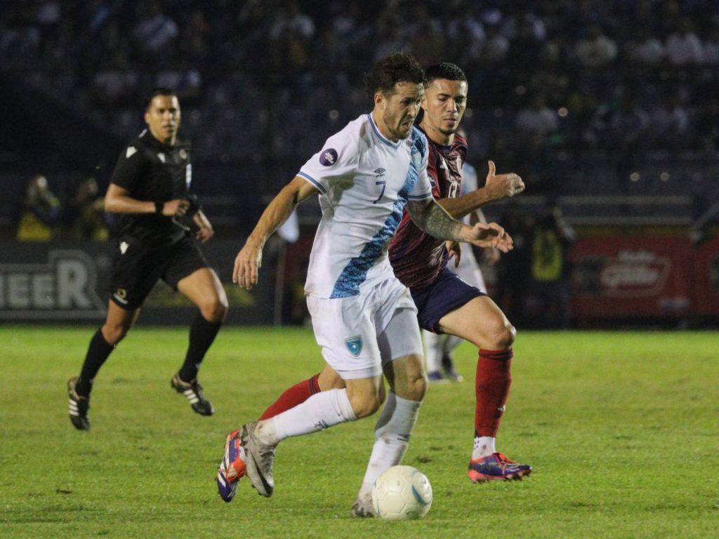 Aaron Herrera jugando con Guatemala contra Costa Rica en Liga de Naciones. Foto / X Federación Guatemalteca de Fútbol