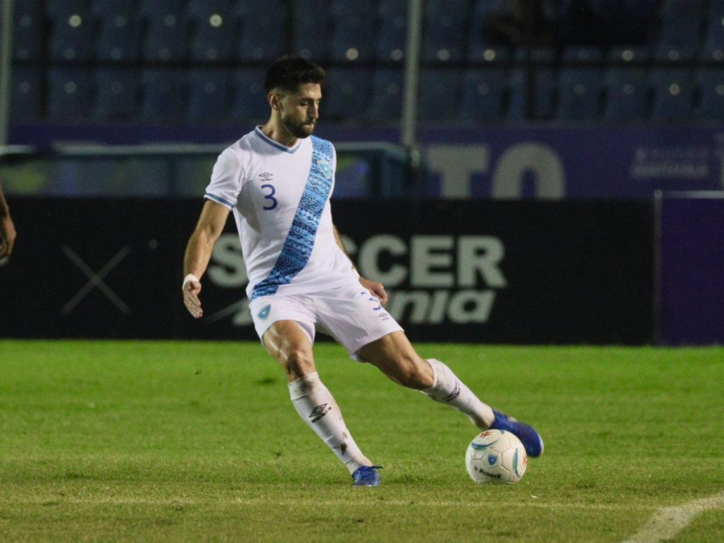 Nicolás Samayoa jugando en la Nartions League con Guatemala. Foto / X Federación guatemalteca de Fútbol
