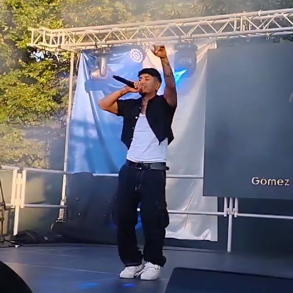 Rapero salvadoreño Leo Gamero actuando en Italia