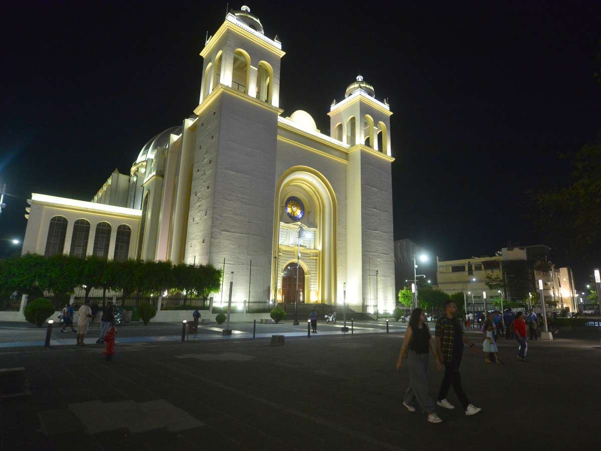 Catedral Metropolitana en el Centro Historico de San Salvador