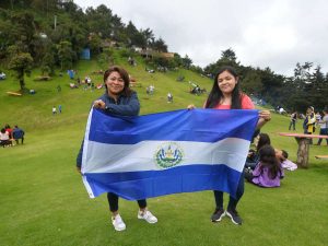 turistas salvadoreños disfrutan de un dia en El Pital