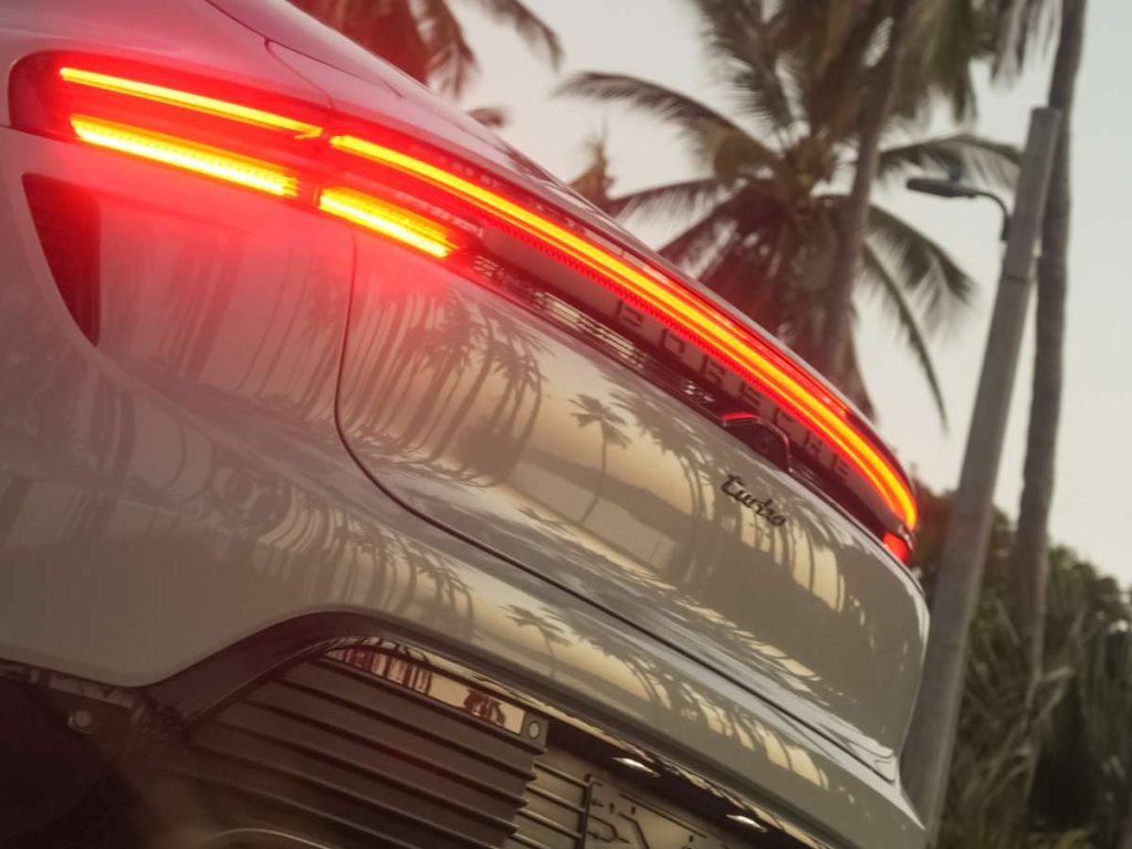 Lanzamiento de carro porshe