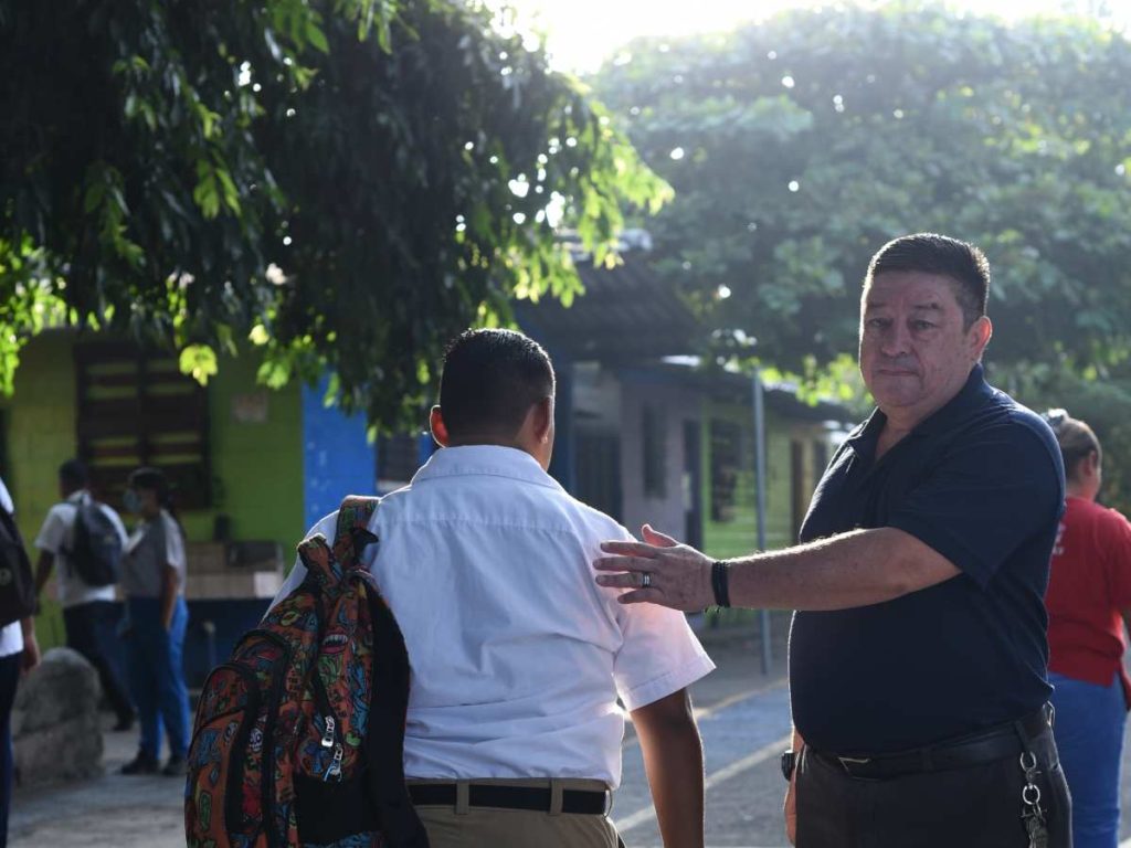 colegios privados acatan medidas de educacion