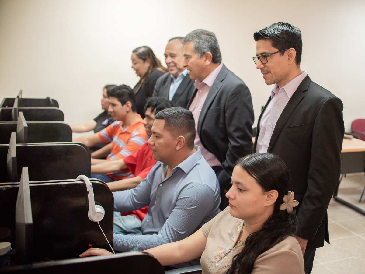 Pasantes campus UGB en Usulután.