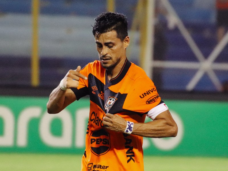 deportes-aguila-darwin-ceren-festejo-olimpia-copa-centroamericana-cortesia-02