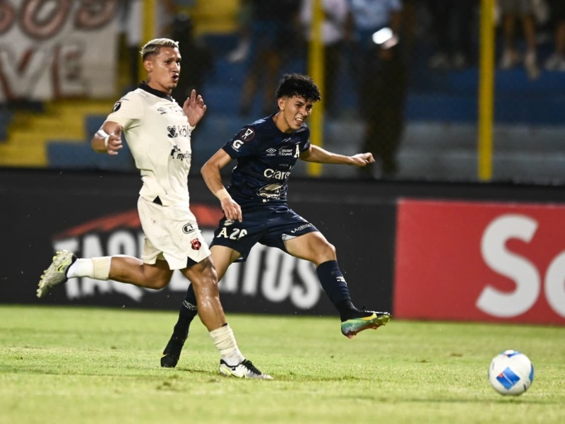 deportes-futbol-alianza-alajuelense-emerson-mauricio-copa-centroamericana-agosto-2025-jugada