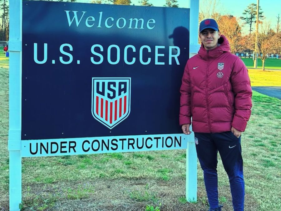 Sorpresa para El Salvador: Efraín Burgos trabajará para la Selección de Estados Unidos.