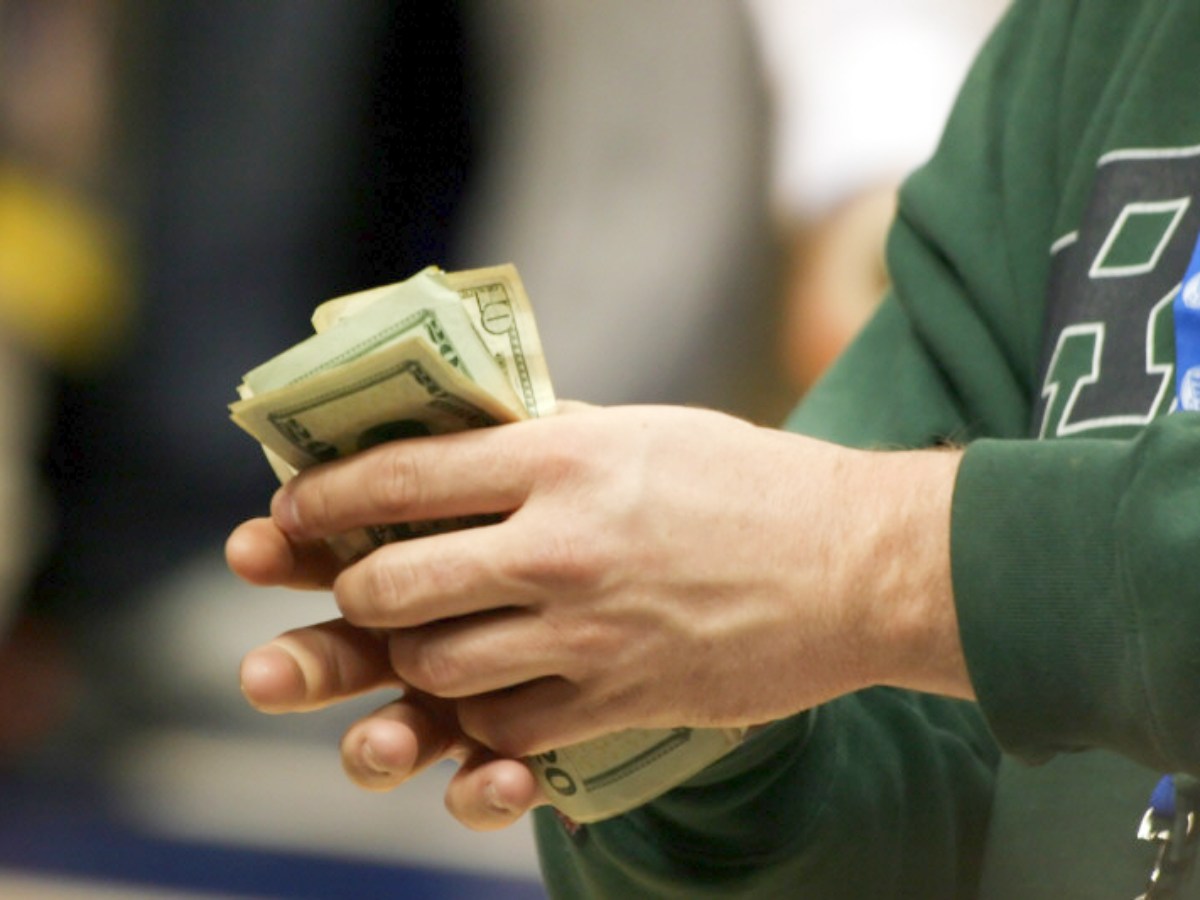 Las remesas son un sostén clave para más de 1.6 millones de salvadoreños y sus familias.