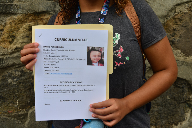 salvadoreños-curriculum-trabajo-vacante 