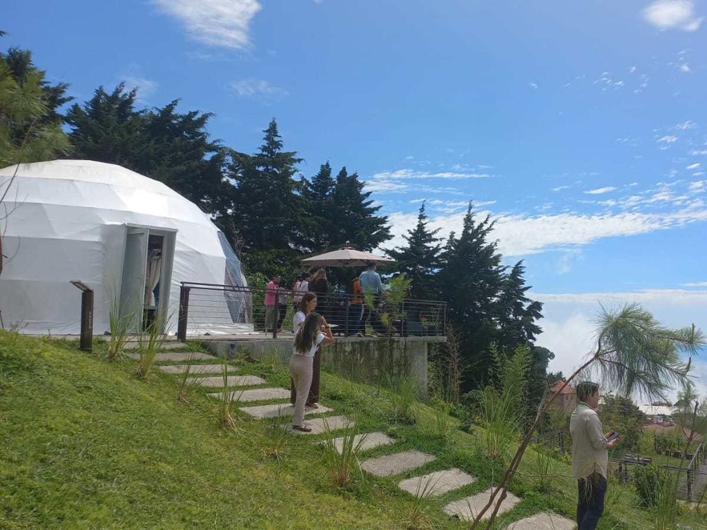 dinero-negocios-domos-volcan-01