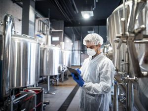 La industria farmacéutica salvadoreña mantiene salarios por encima del promedio nacional.