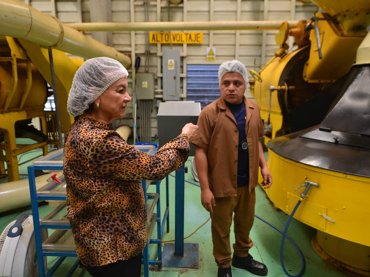 dinero-negocios-leyla-quiroz-planta-cafe-riko-operario-19-jpg