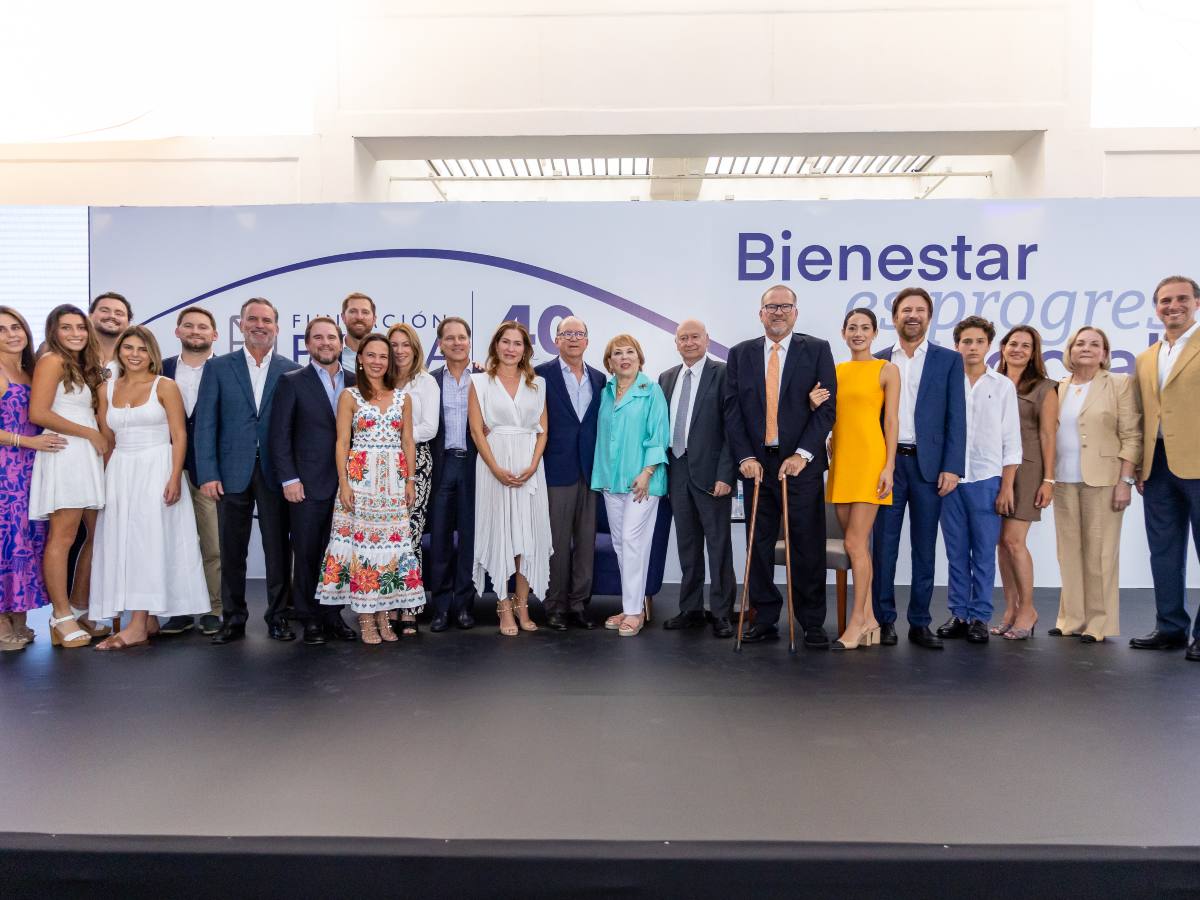 dinero-negocios-retrato-familiar-conmemoración-40-años de Fundación Poma