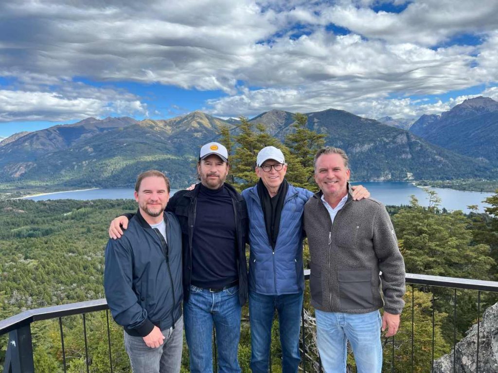 dinero-negocios-ricardo-poma-sus-hijos