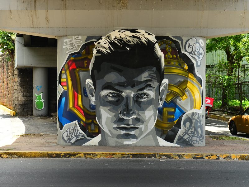 Mural de "Cristiano Ronaldo ", creado por el artista TNT.