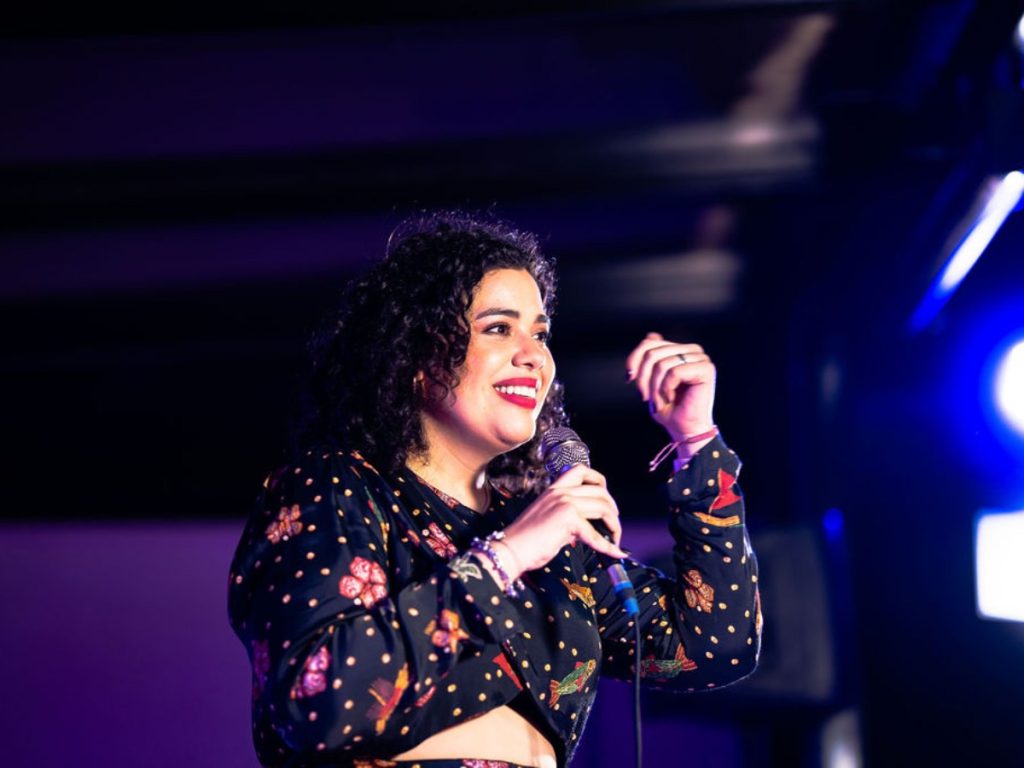 Gaby-rivera-comediante-salvadoreña