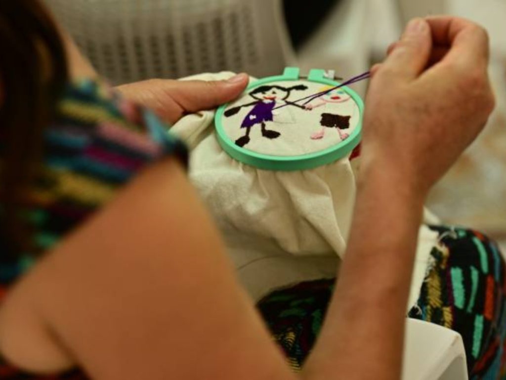 exposicion historias bordadas