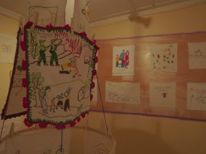 exposicion de historias bordadas