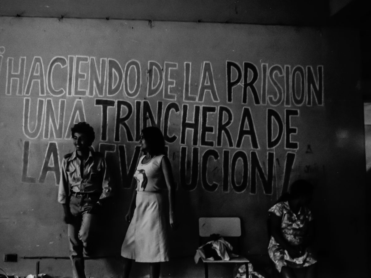 entretenimiento-mupi-negro-y-blanco-06