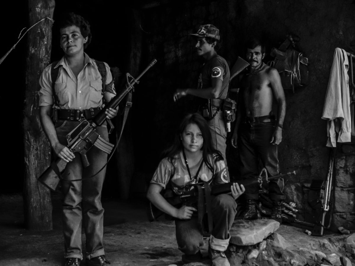 entretenimiento-mupi-negro-y-blanco-07